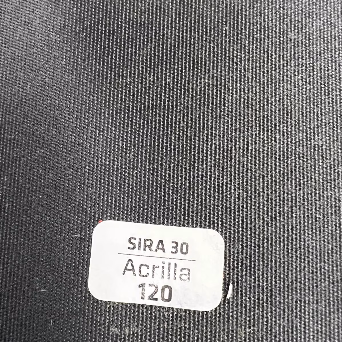 Stoffmuster in Anthrazit mit Etikett Acrilla 120