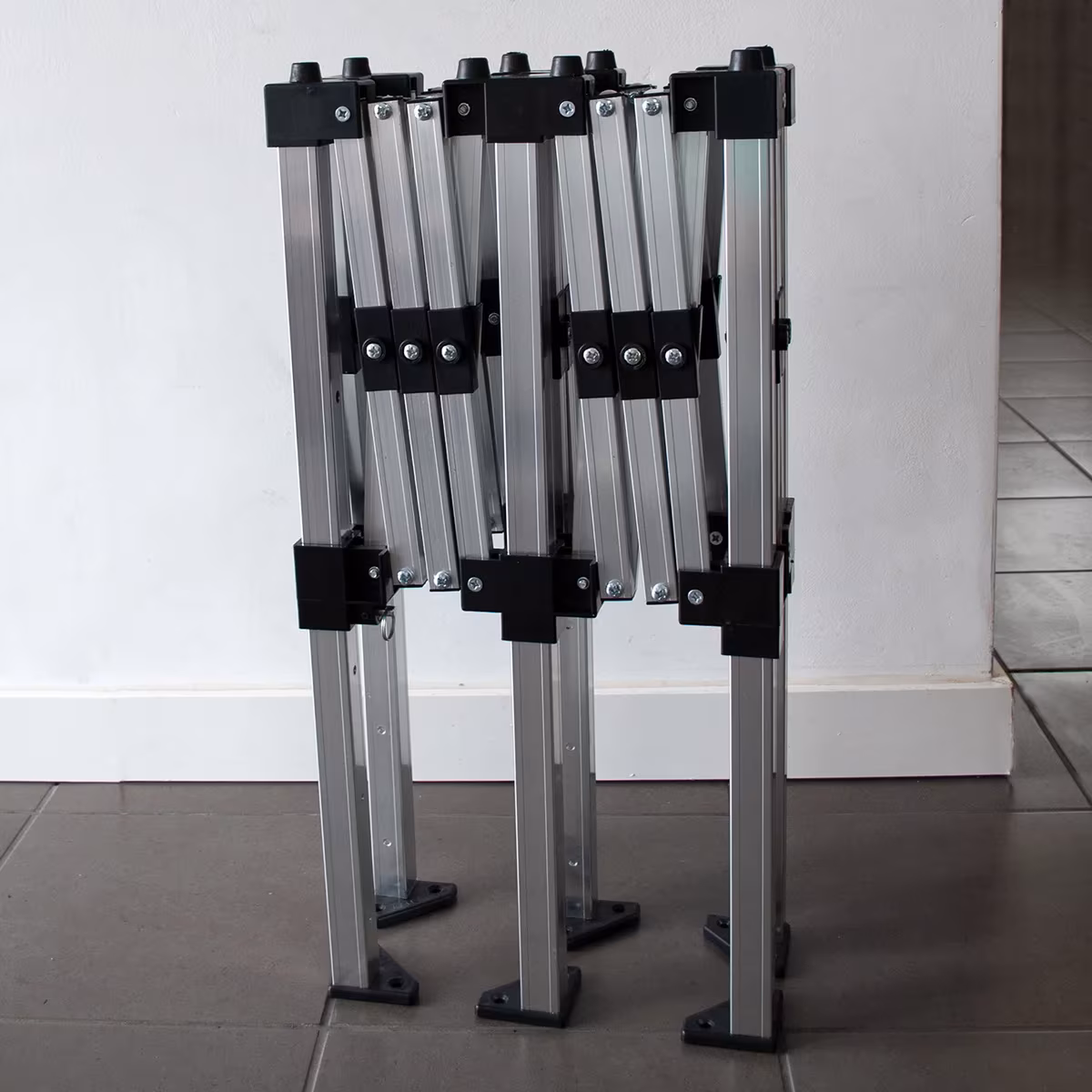 Falttisch Aluminium 190cm Länge - zusammengeklappt und transportbereit