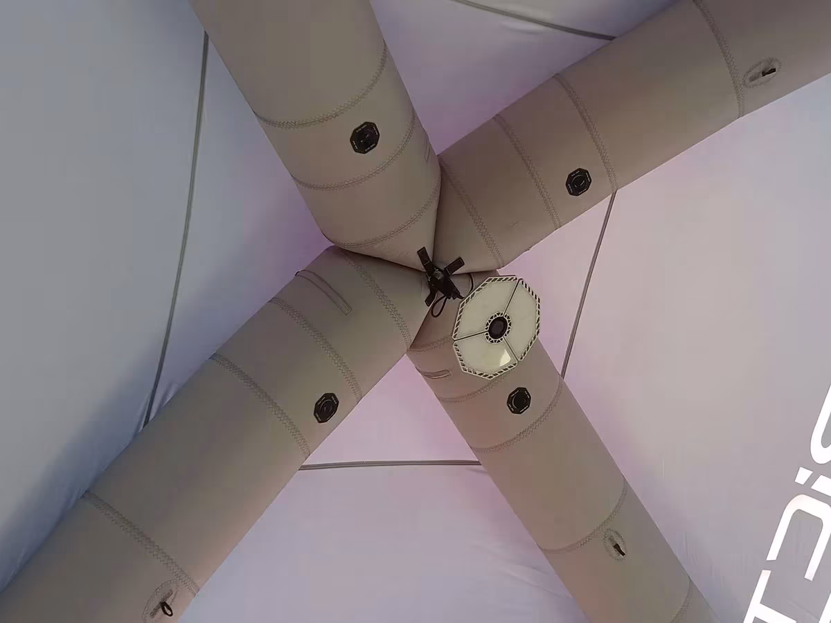 Aufhängepunkt in der Kuppelmitte eines Dome-Zelts
