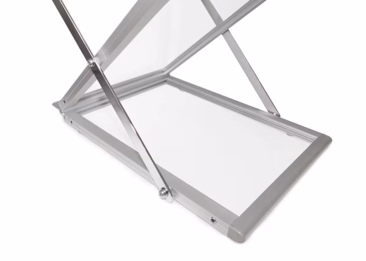 Unterstes Fach mit Acrylglas und Aluminiumrahmen